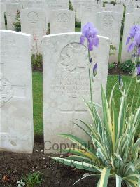 Etaples Military Cemetery - Deniguie, R